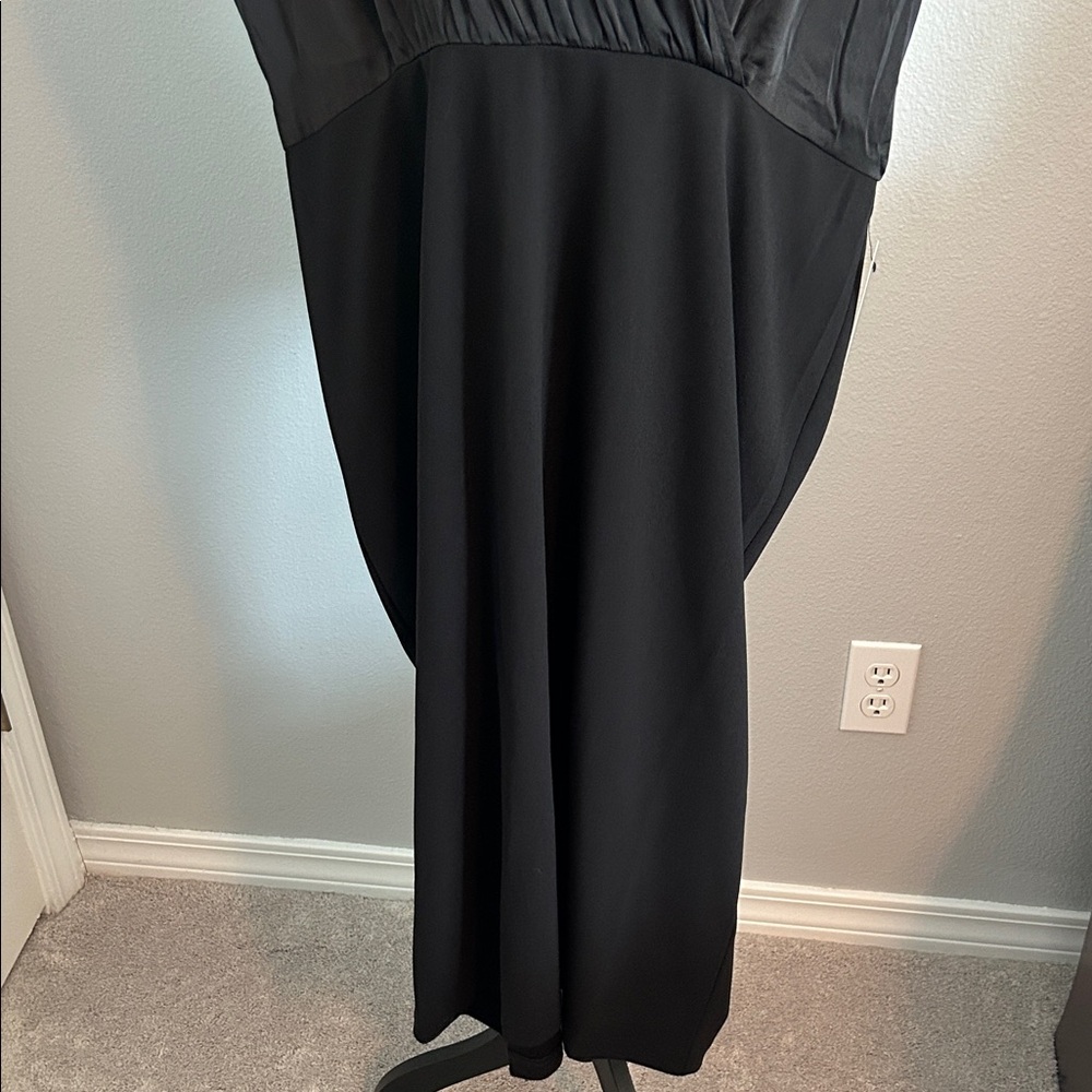 Elegant Black Women's Dress - Picture 6 of 8